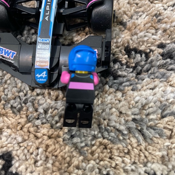 LEGO Speed Champions Alpine F1 Car - Picture 6 of 10